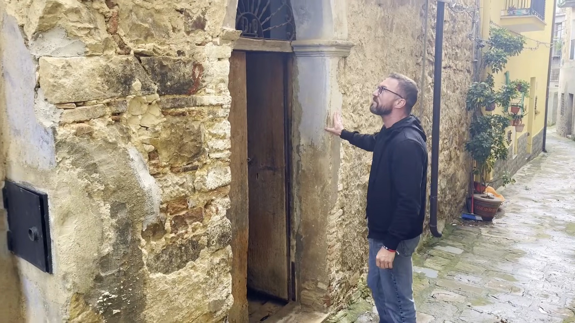 First Look Inside a Santo Stefano di Camastra Home